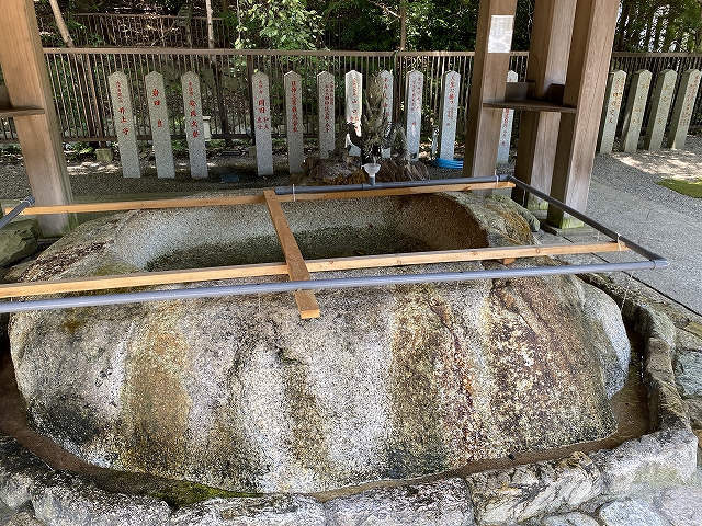 近江神宮　水盤