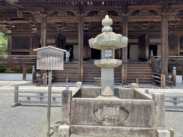 三井寺（金堂）　灯籠