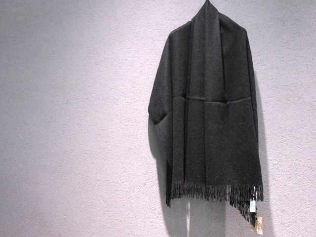 THE INOUE BROTHERS /Double Faced Large Brushed Stole - guha