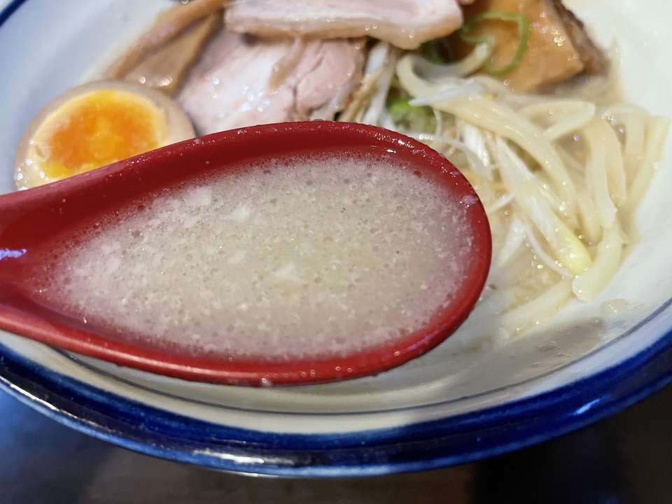 喰拳の豚骨塩スープ