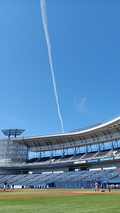 ハードオフ･エコスタジアムと飛行機雲
